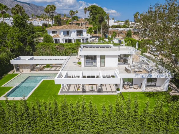 Buy Stunning Luxury Villa for Sale in Marbella Golf Banus