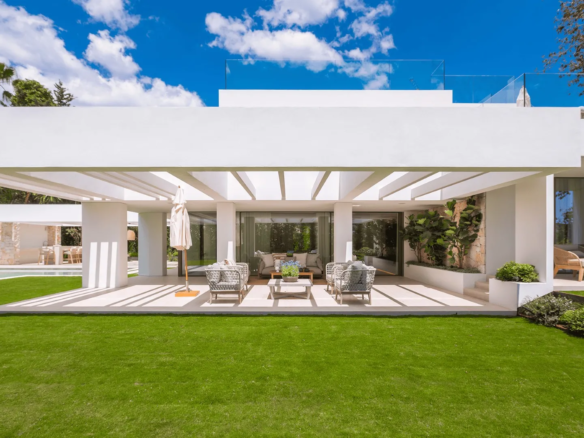 Buy Stunning Luxury Villa for Sale in Marbella Golf Banus