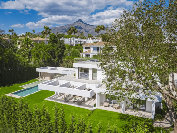 Buy Stunning Luxury Villa for Sale in Marbella Golf Banus