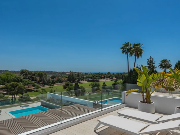 Buy Villa close Aloha Golf Club course padel court Nueva Andalucia Marbella