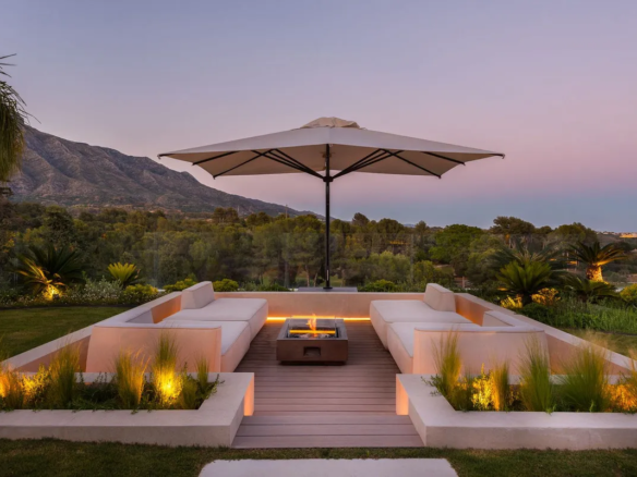 Buy Villa close Aloha Golf Club course padel court Nueva Andalucia Marbella