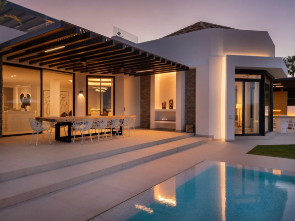 Buy Villa close Aloha Golf Club course padel court Nueva Andalucia Marbella