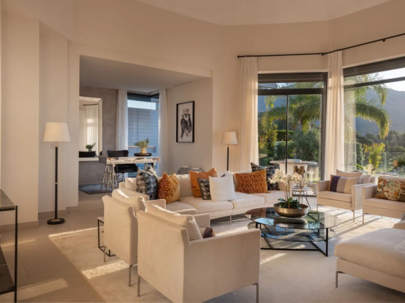 Buy Villa close Aloha Golf Club course padel court Nueva Andalucia Marbella