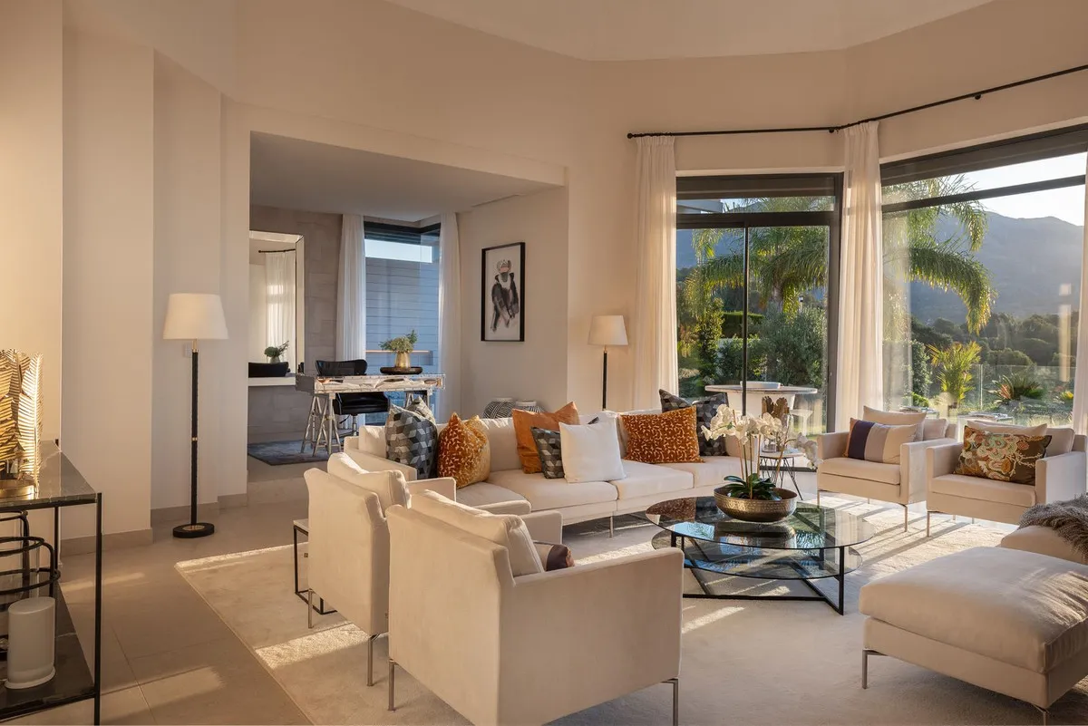 Buy Villa close Aloha Golf Club course padel court Nueva Andalucia Marbella