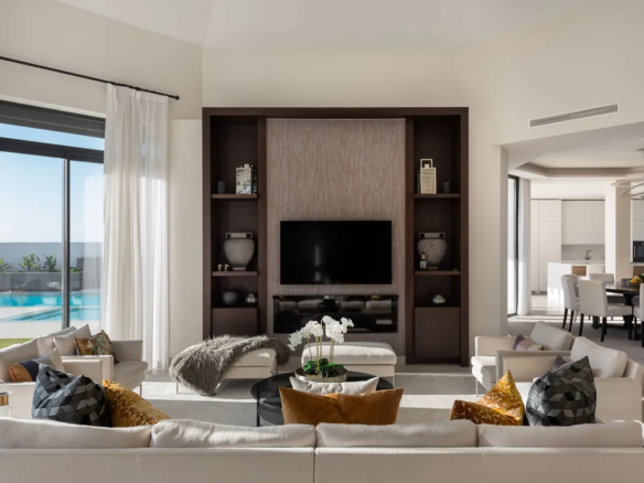 Buy Villa close Aloha Golf Club course padel court Nueva Andalucia Marbella