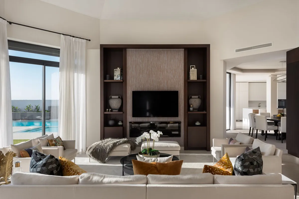 Buy Villa close Aloha Golf Club course padel court Nueva Andalucia Marbella