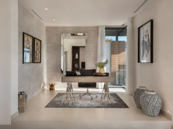 Buy Villa close Aloha Golf Club course padel court Nueva Andalucia Marbella