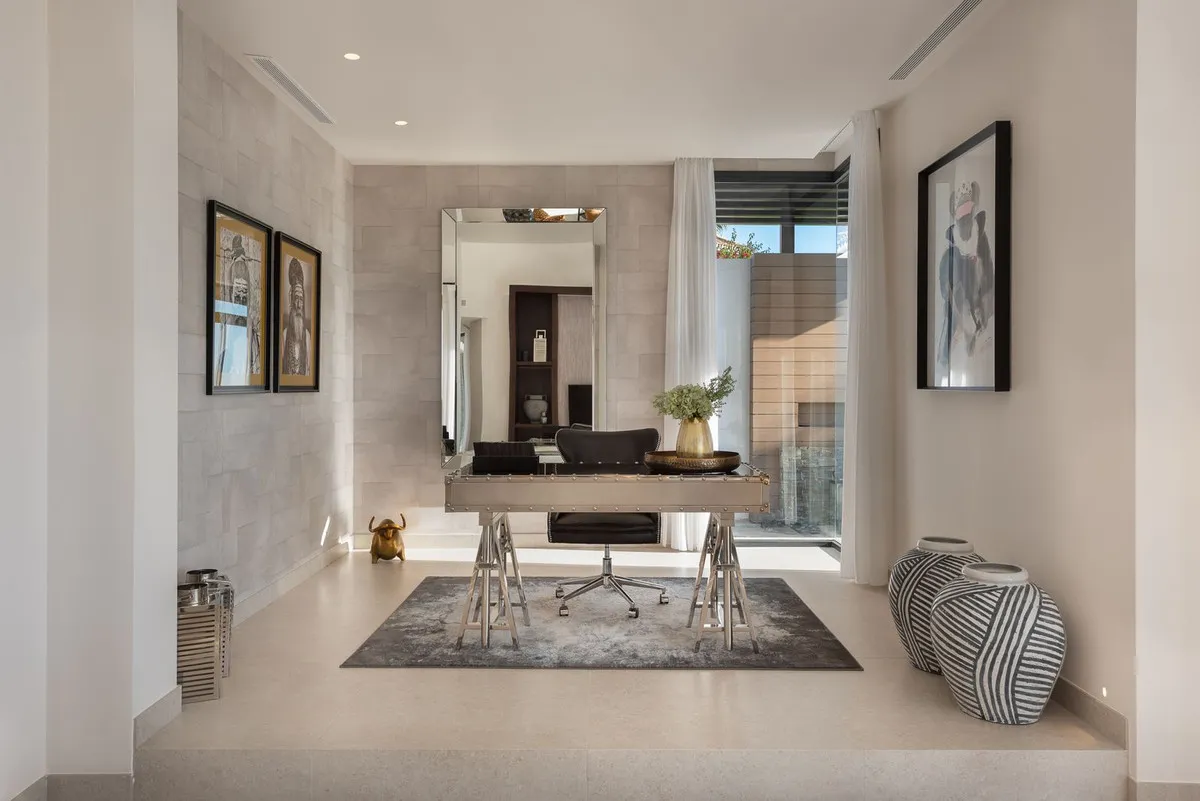 Buy Villa close Aloha Golf Club course padel court Nueva Andalucia Marbella