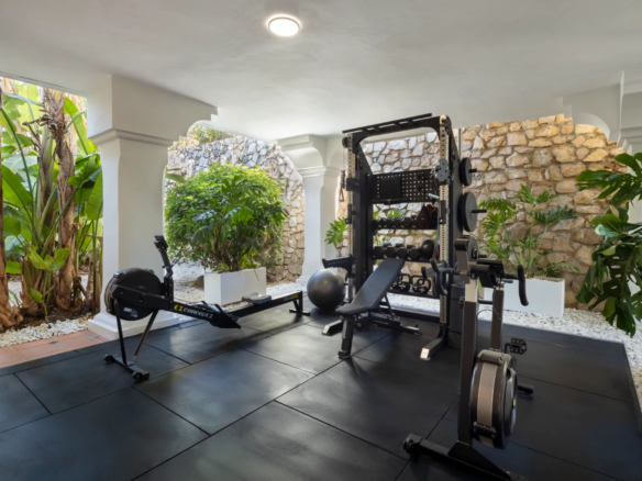 How to Buy Villa in Marbella 2025 Alhambra Palace Aloha Golf Nueva Andalucia