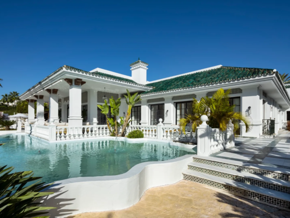 How to Buy Villa in Marbella 2025 Alhambra Palace Aloha Golf Nueva Andalucia