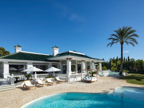 How to Buy Villa in Marbella 2025 Alhambra Palace Aloha Golf Nueva Andalucia