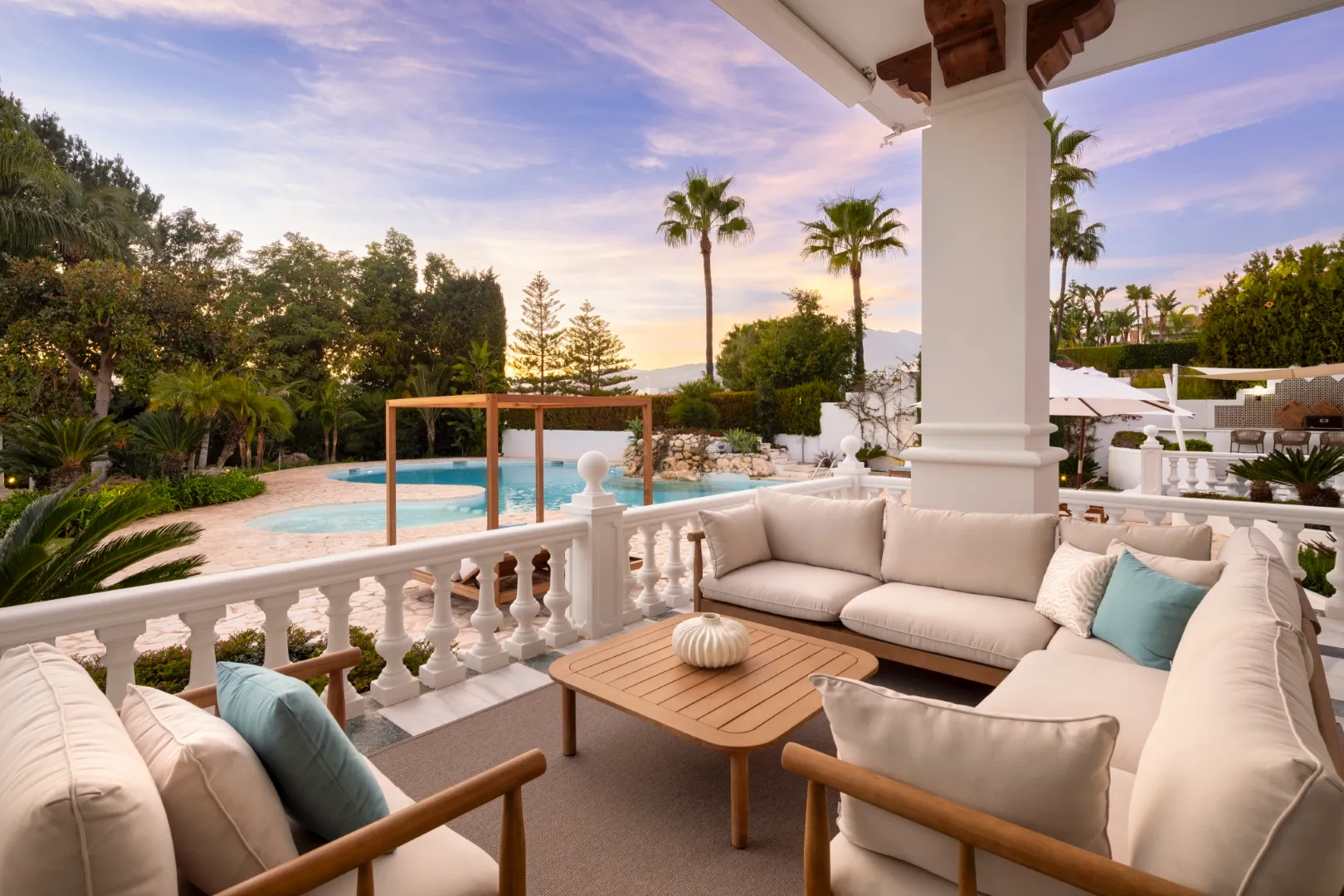 How to Buy Villa in Marbella 2025 Alhambra Palace Aloha Golf Nueva Andalucia