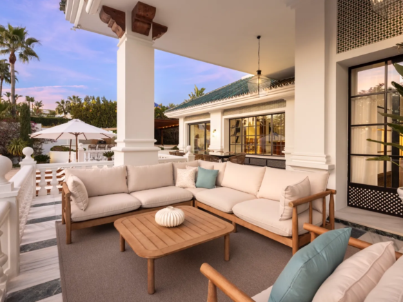 How to Buy Villa in Marbella 2025 Alhambra Palace Aloha Golf Nueva Andalucia