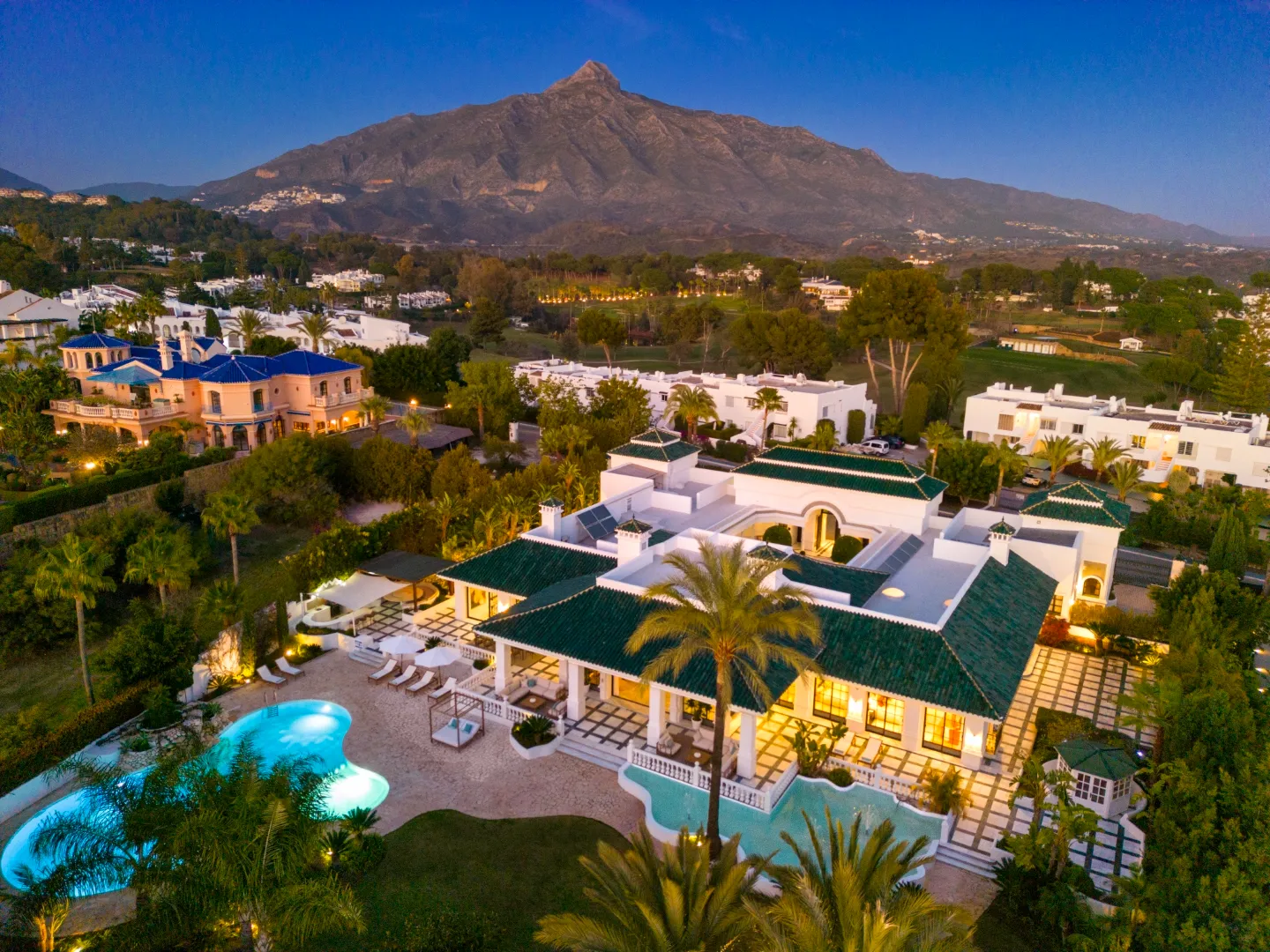 How to Buy Villa in Marbella 2025 Alhambra Palace Aloha Golf Nueva Andalucia