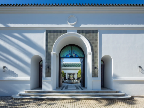 How to Buy Villa in Marbella 2025 Alhambra Palace Aloha Golf Nueva Andalucia