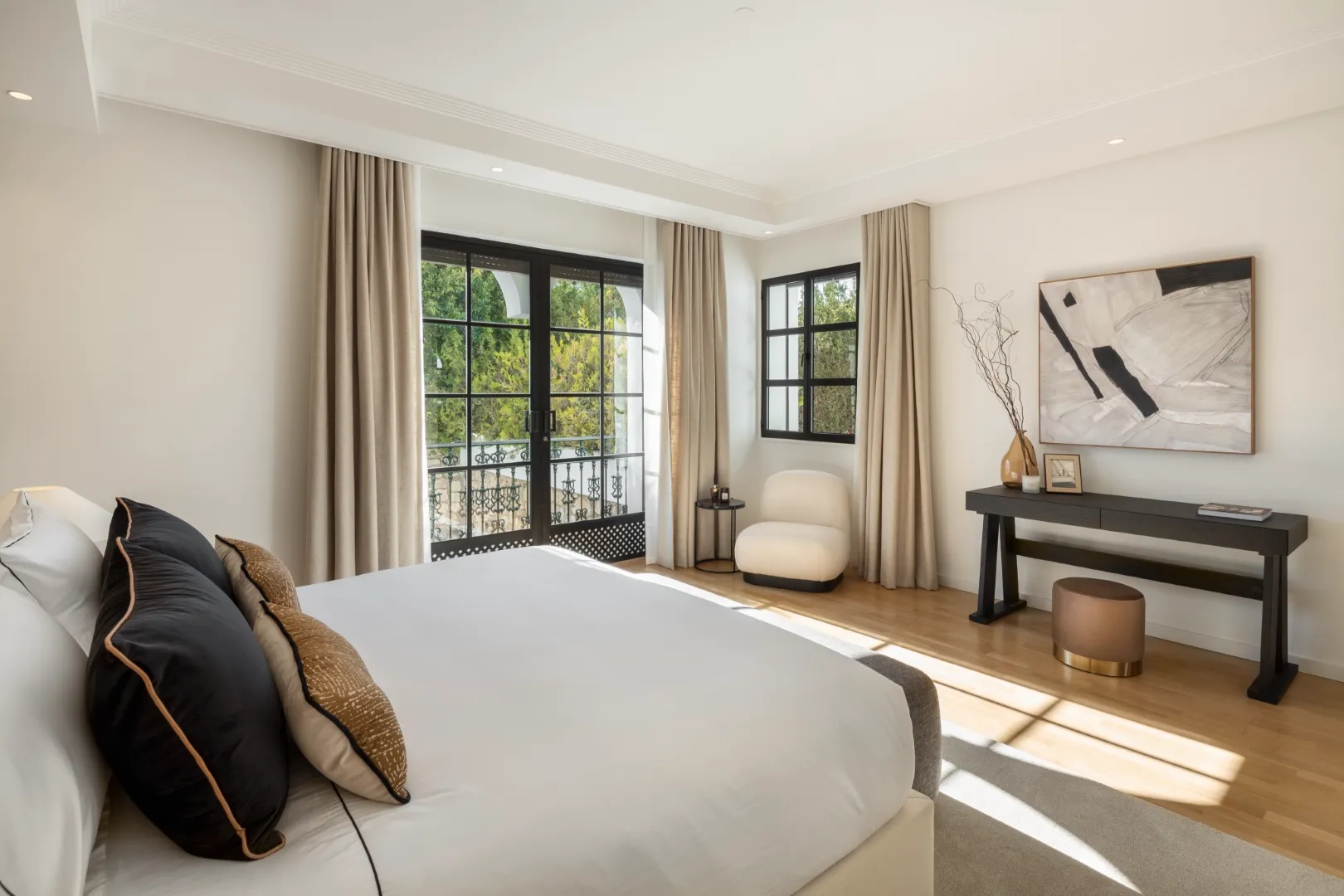 How to Buy Villa in Marbella 2025 Alhambra Palace Aloha Golf Nueva Andalucia