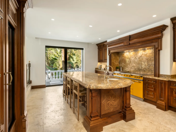 How to Buy Villa in Marbella 2025 Alhambra Palace Aloha Golf Nueva Andalucia