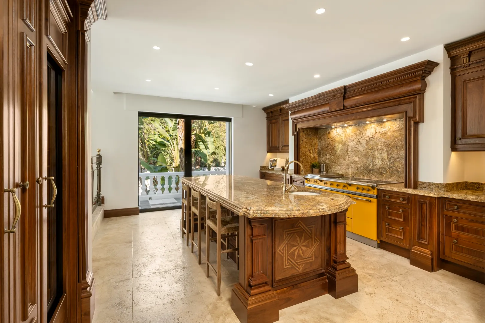 How to Buy Villa in Marbella 2025 Alhambra Palace Aloha Golf Nueva Andalucia