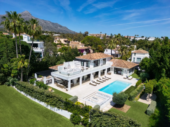 How to Buy Golf Course Moderrn Luxury Villa in Marbella Aloha