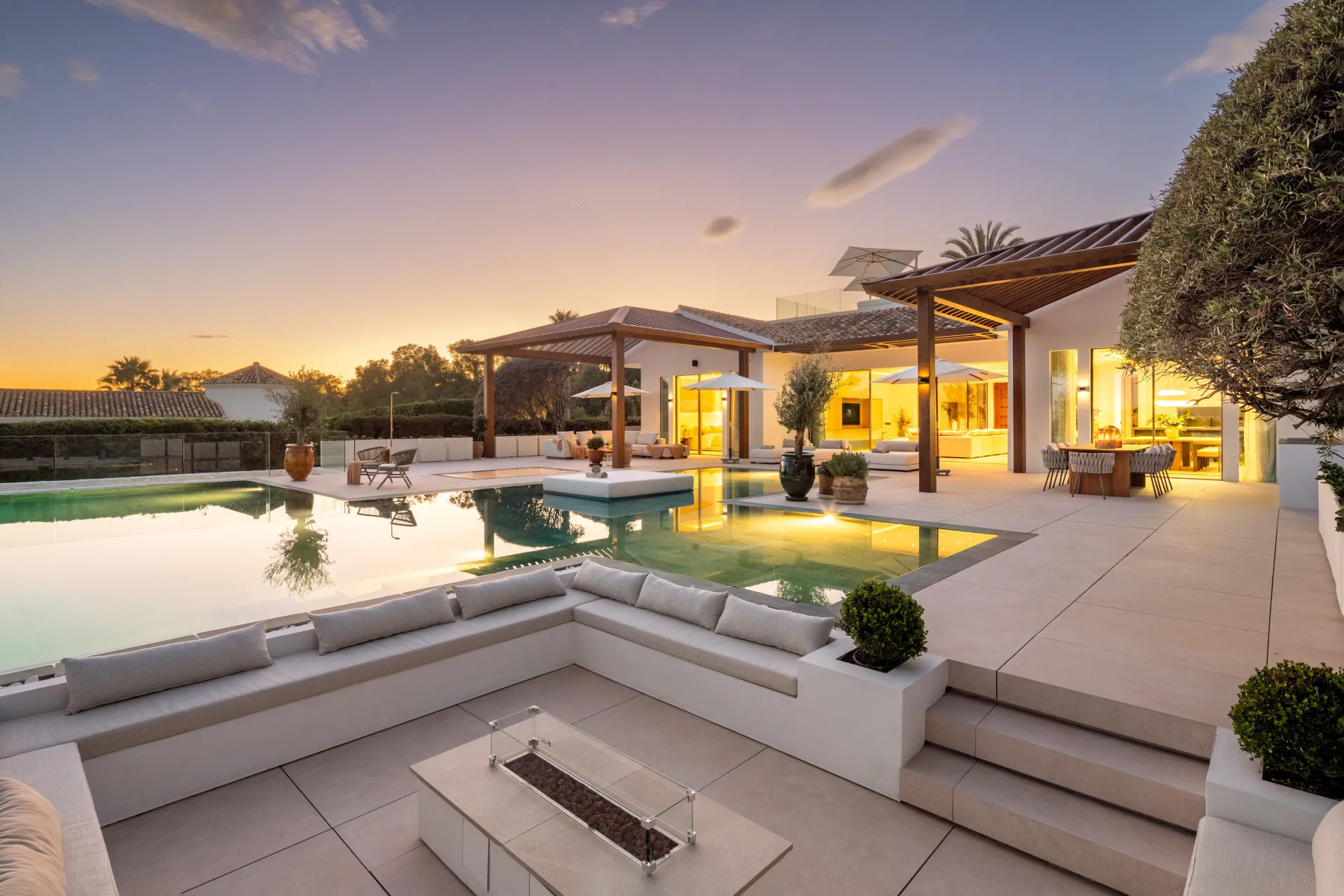 How to Buy a Marbella Modern Villa in 2025 Real Estate Agency Agent
