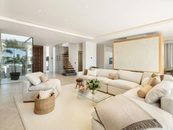 How to Buy a Marbella Modern Villa in 2025 Real Estate Agency Agent