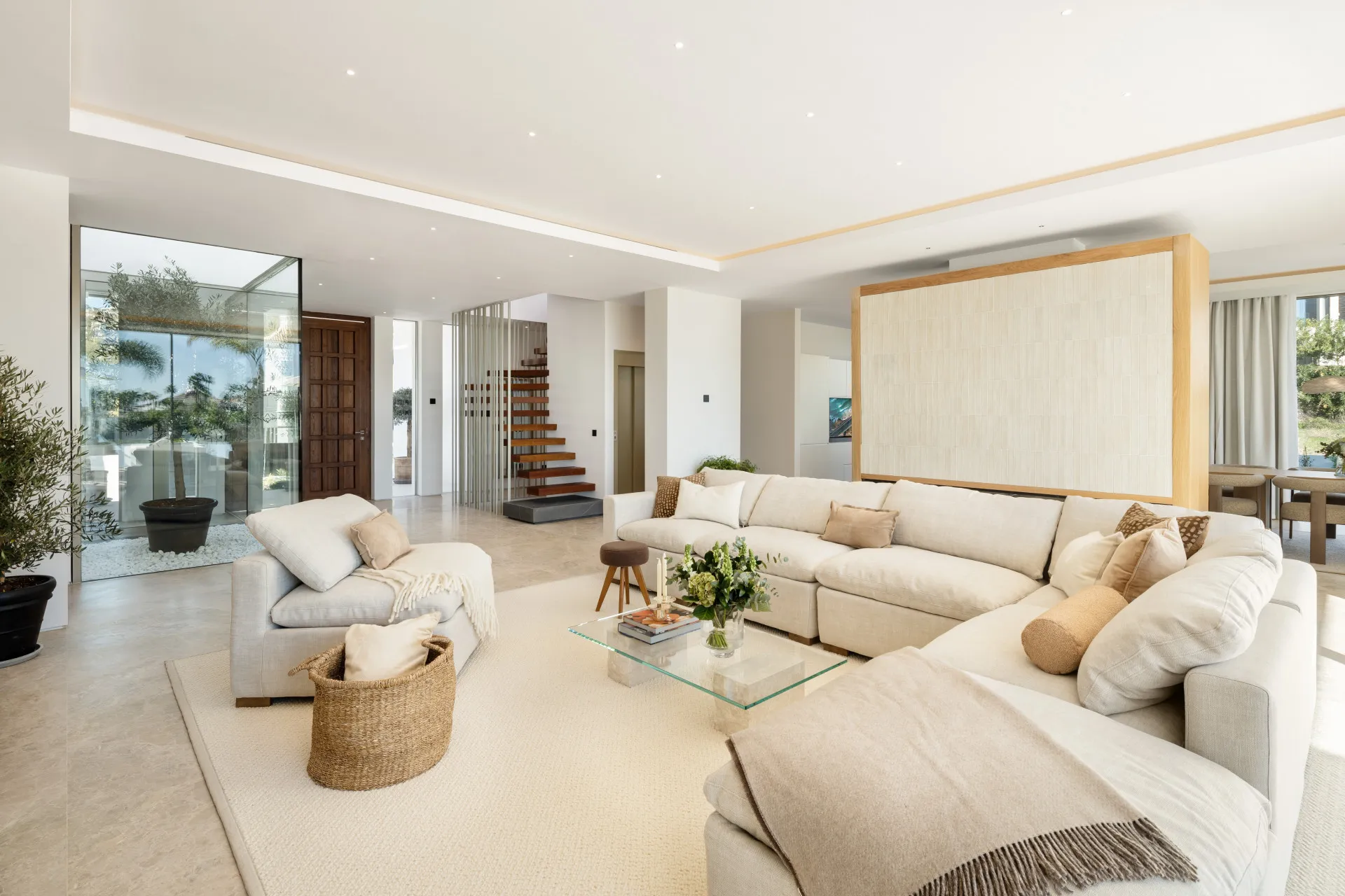 How to Buy a Marbella Modern Villa in 2025 Real Estate Agency Agent