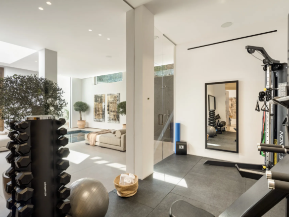 How to Buy a Marbella Modern Villa in 2025 Real Estate Agency Agent