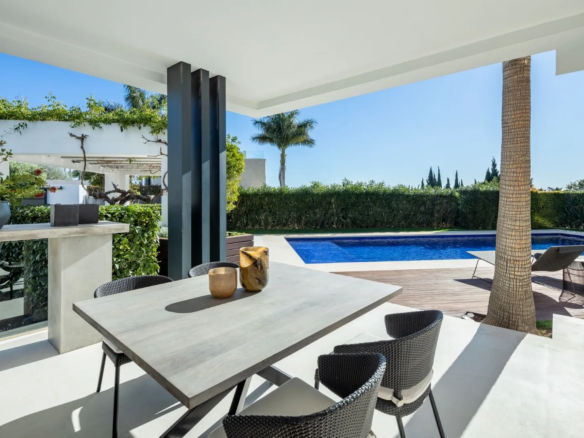 buy villa in Spain Marbella Puente Romano Altos Modern Beach