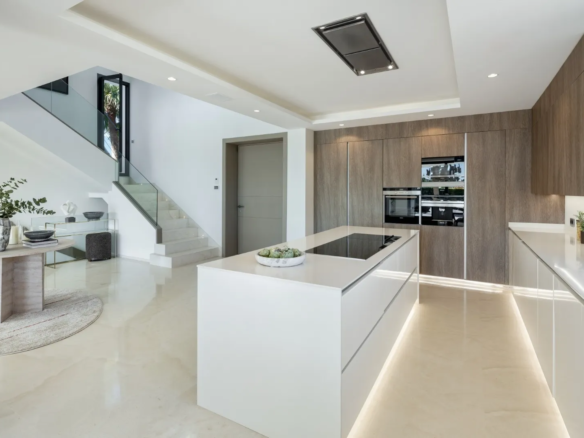 buy villa in Spain Marbella Puente Romano Altos Modern Beach