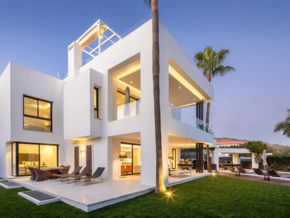 buy villa in Spain Marbella Puente Romano Altos Modern Beach