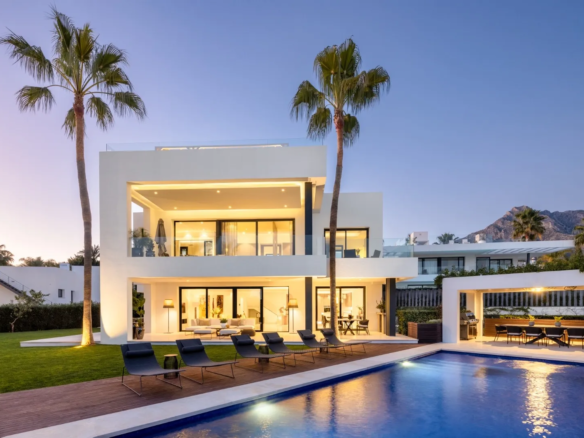 buy villa in Spain Marbella Puente Romano Altos Modern Beach