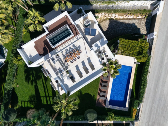 buy villa in Spain Marbella Puente Romano Altos Modern Beach