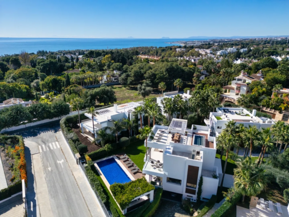 buy villa in Spain Marbella Puente Romano Altos Modern Beach