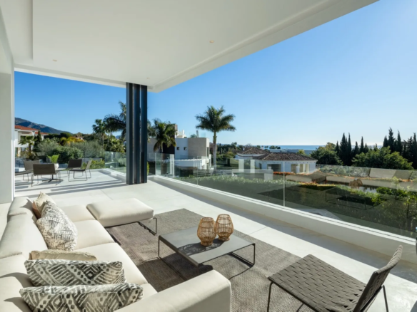 buy villa in Spain Marbella Puente Romano Altos Modern Beach