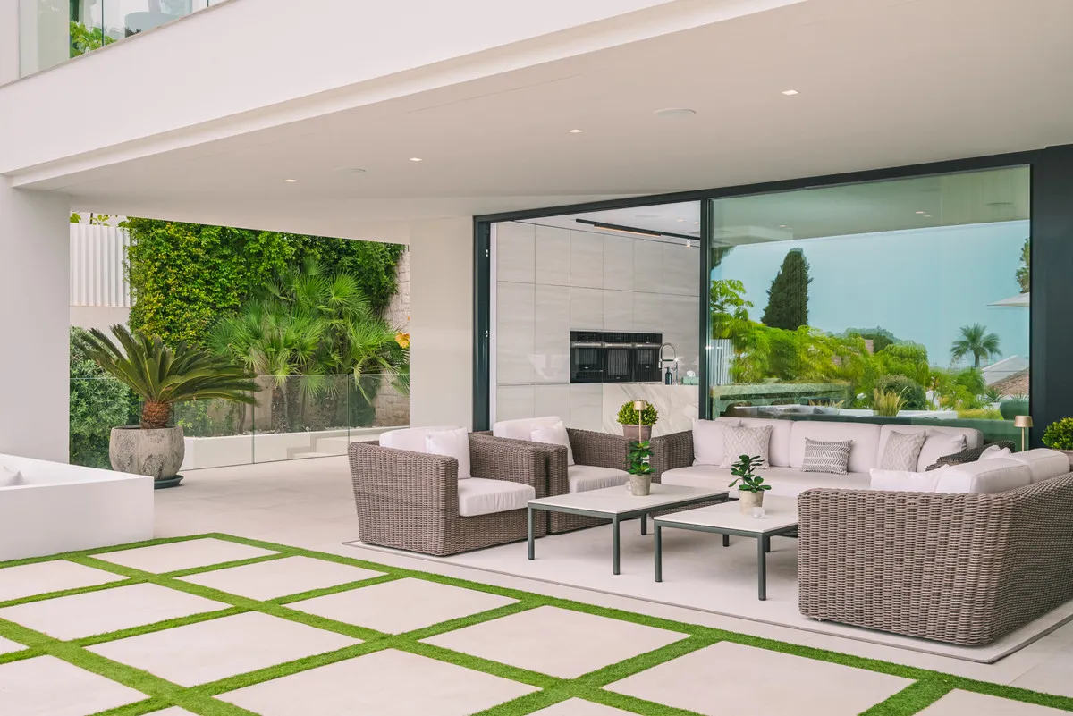 BUY VILLA MARBELLA NUEVA ANDALUCIA