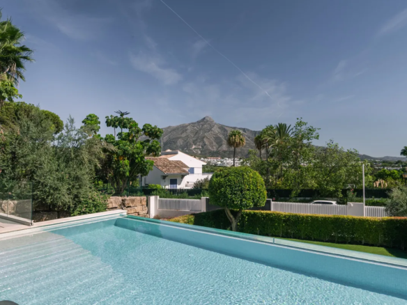 BUY VILLA MARBELLA NUEVA ANDALUCIA