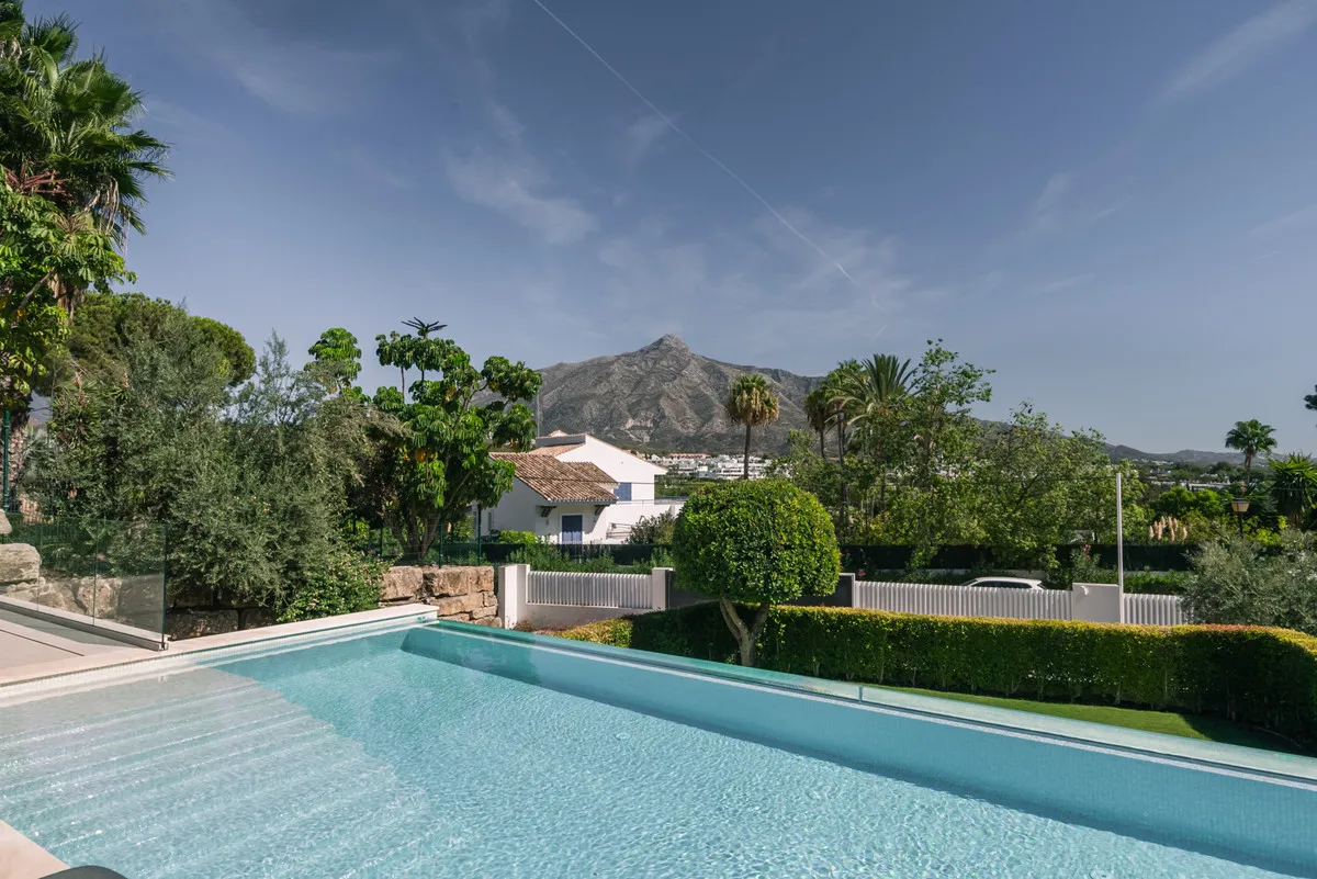 BUY VILLA MARBELLA NUEVA ANDALUCIA