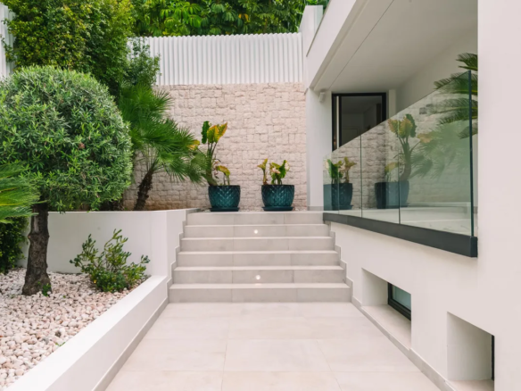 BUY VILLA MARBELLA NUEVA ANDALUCIA