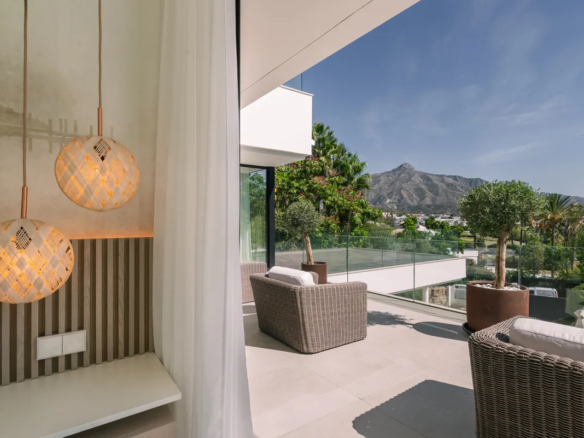 BUY VILLA MARBELLA NUEVA ANDALUCIA