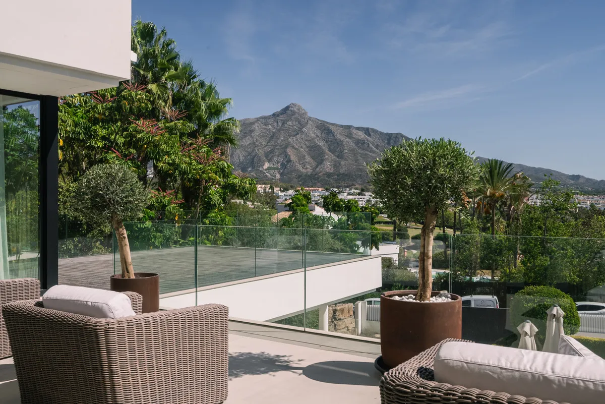 BUY VILLA MARBELLA NUEVA ANDALUCIA