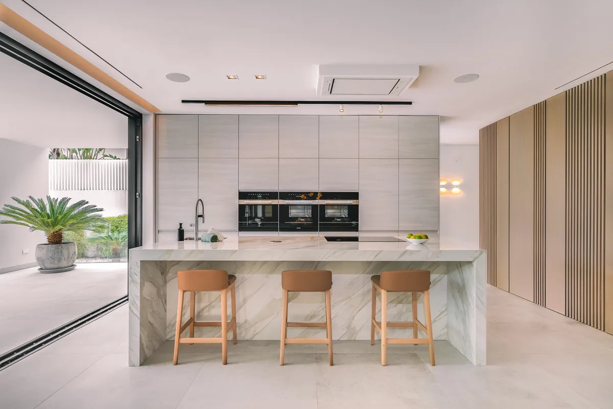 BUY VILLA MARBELLA NUEVA ANDALUCIA