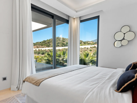 Golf Villa for Rent in Marbella 2025 holidays summer luxury infinite private pool (1)