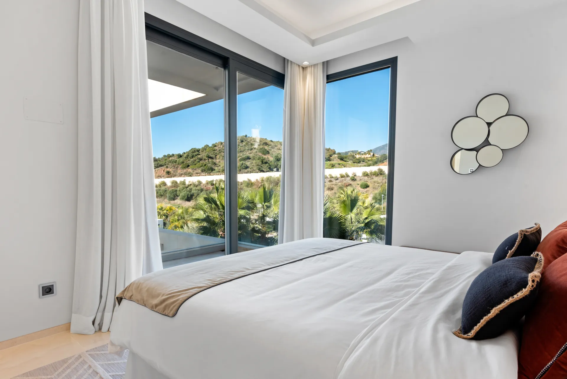 Golf Villa for Rent in Marbella 2025 holidays summer luxury infinite private pool (1)