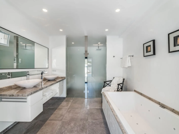 Villa for rent in marbella spain chef pool infinite luxury9