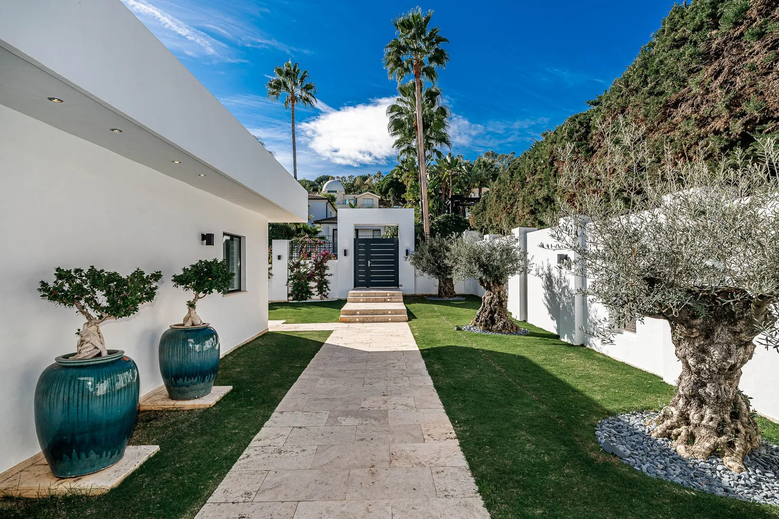 Villa for rent in marbella spain chef pool infinite luxury9