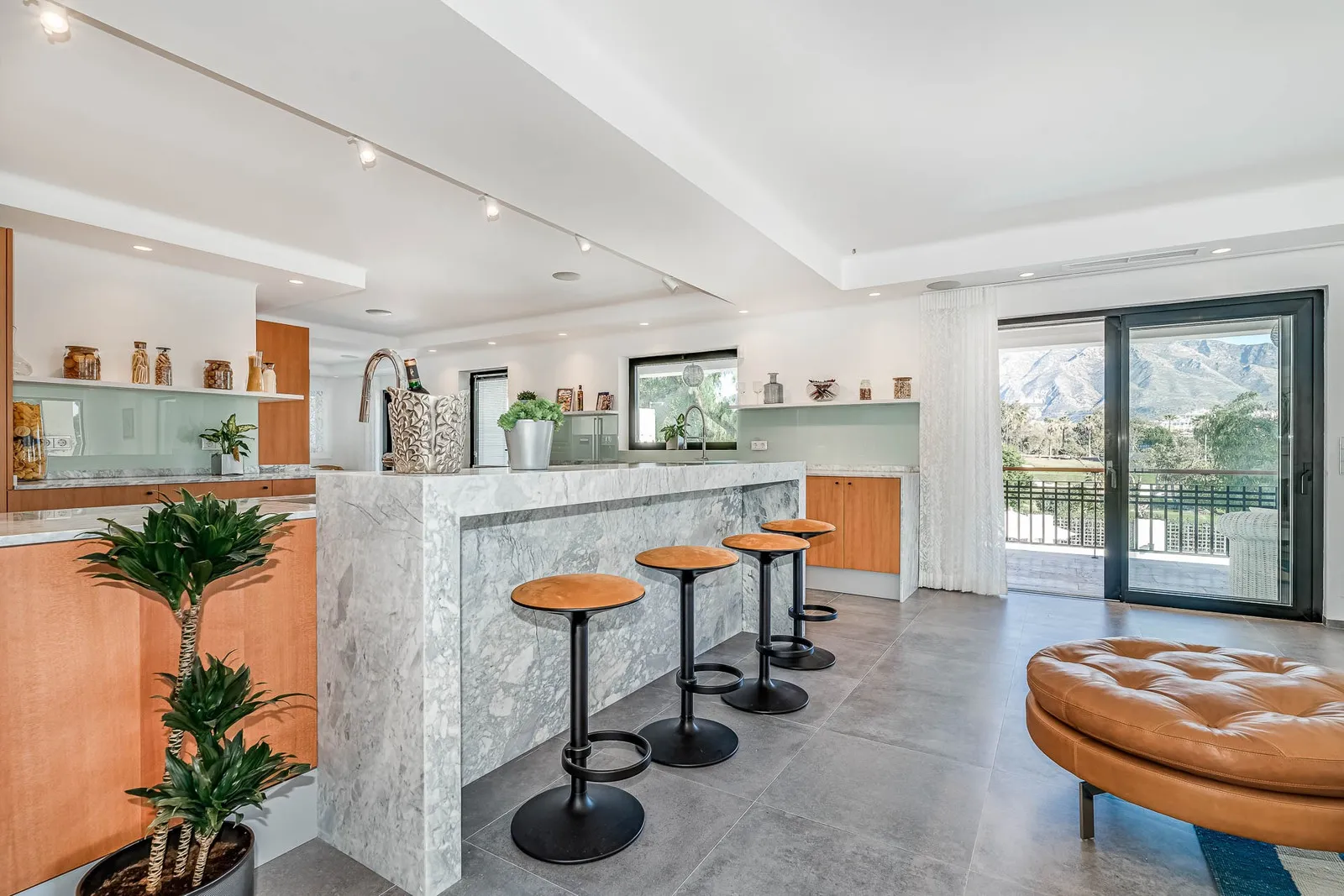 Villa for rent in marbella spain chef pool infinite luxury17