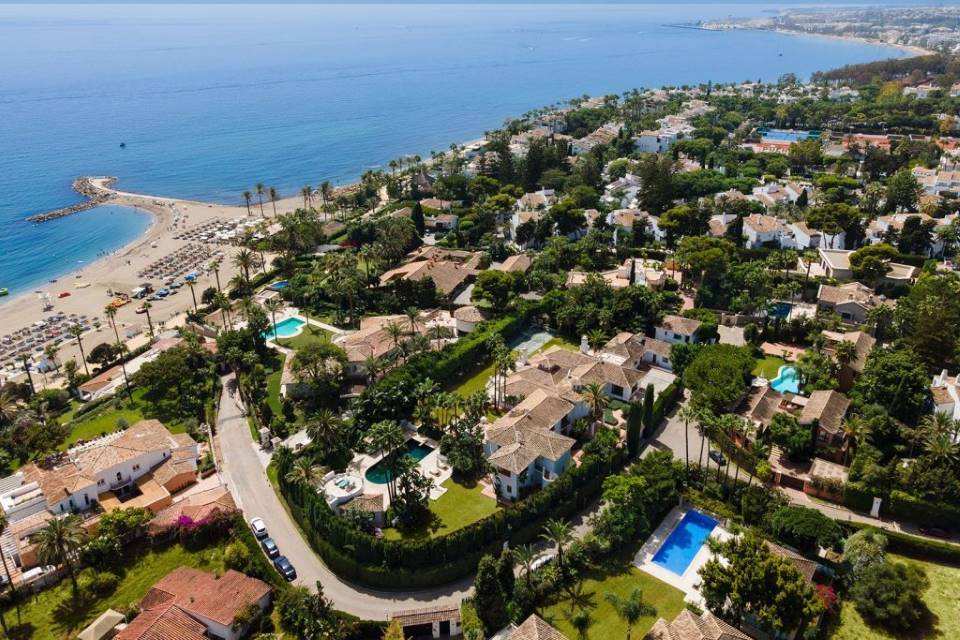 8-bedroom-villa-los-verdiales-golden-mile-marbella-3-1024x683 (1)