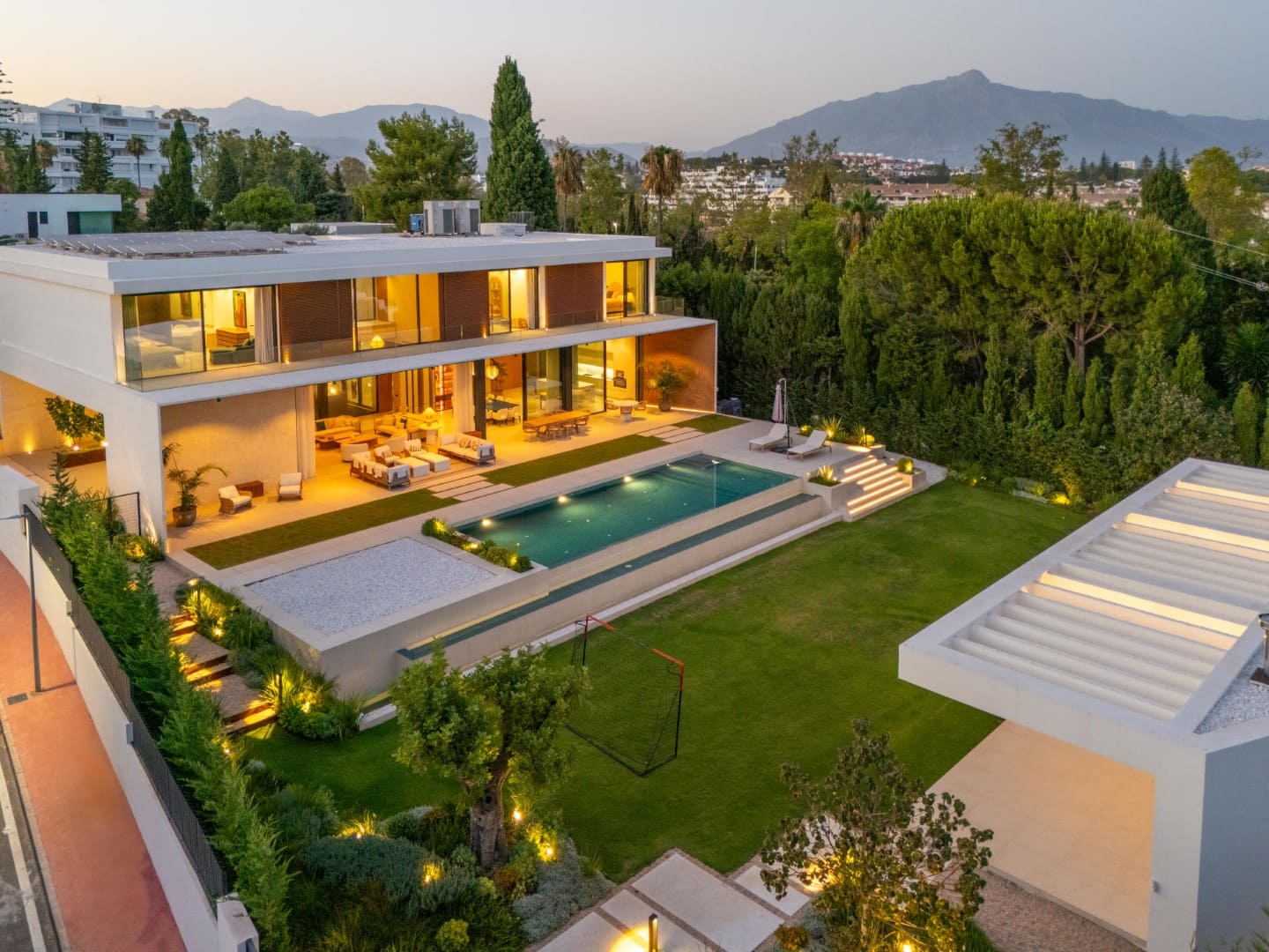 How to buy a Villa in Marbella (1)