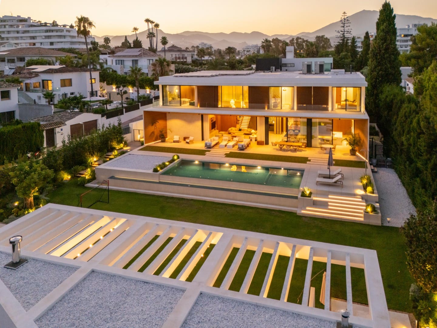 How to buy a Villa in Marbella (1)