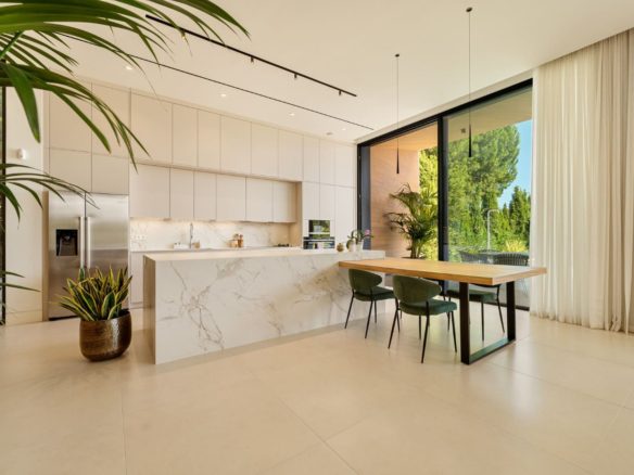 How to buy a Villa in Marbella (1)